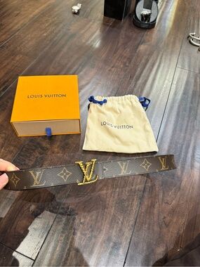 Authentic Louis Vuitton 20Mm Reversible monogram, and black Belt